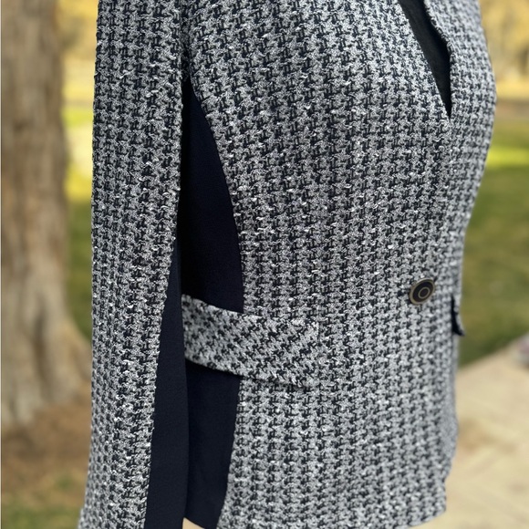 St. John Navy and White Tweed Blazer- EUC - Picture 2 of 11